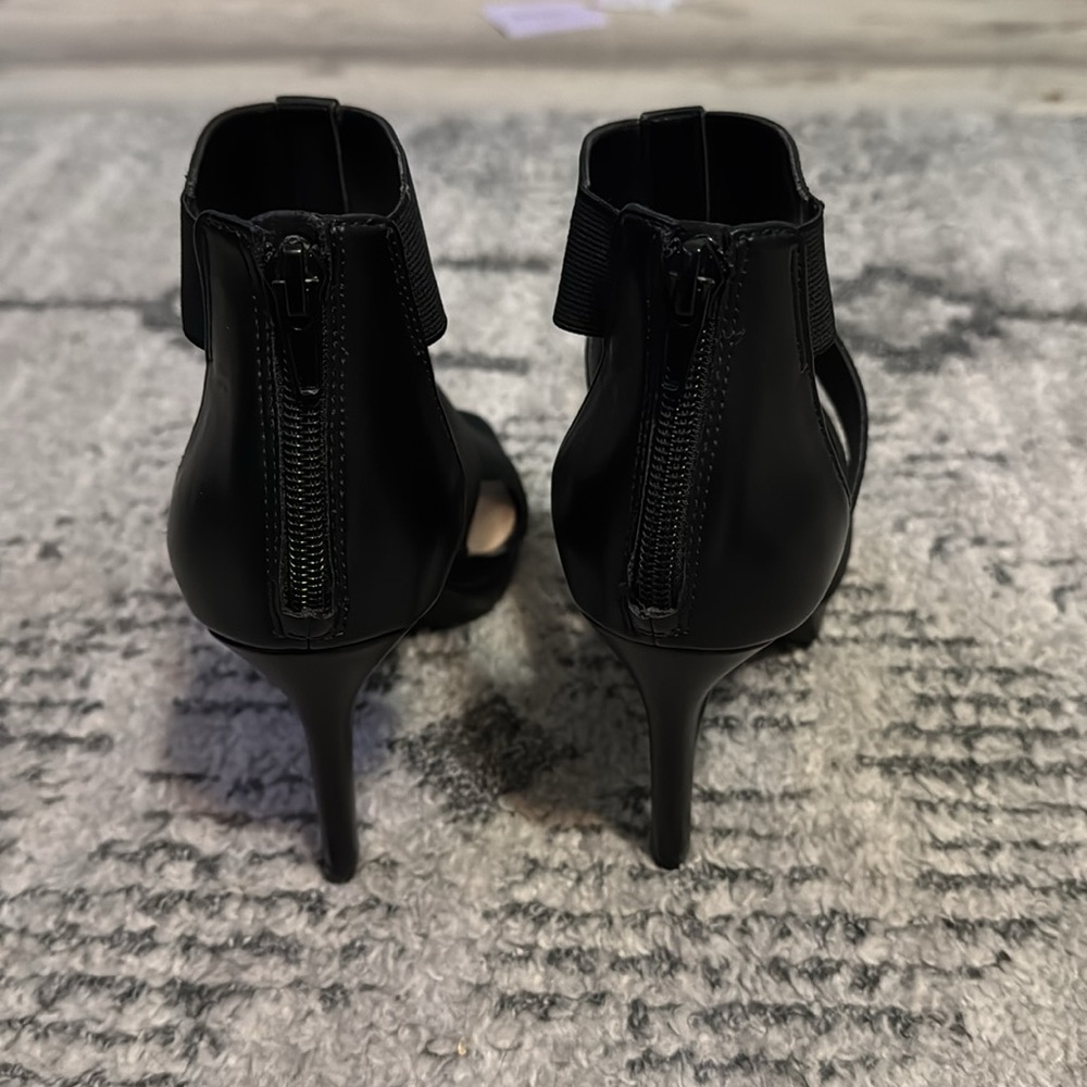 Kelly & Katie black strappy sandal size 6 - Picture 3 of 4